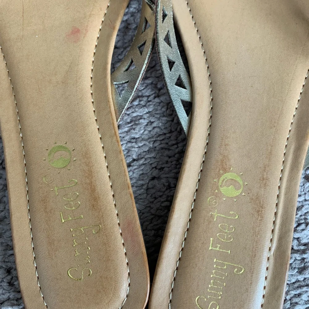 Gold Sandals by Sunny Feet (7 1/2) - Picture 4 of 4